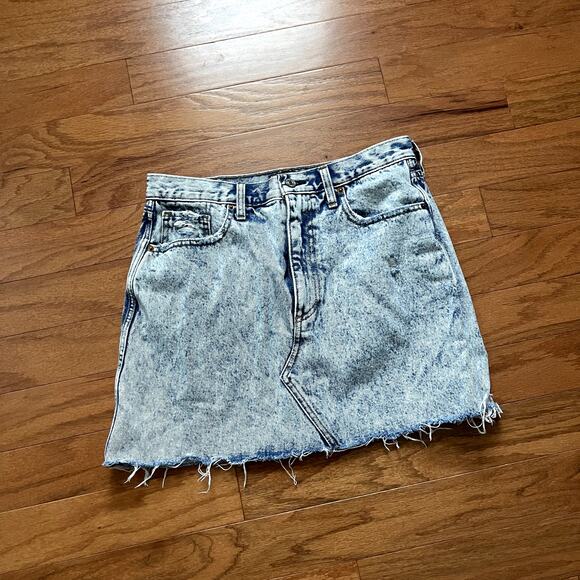 Abercrombie & Fitch Dresses & Skirts - Abercrombie and Fitch Light Wash Denim Natural Rise Mini Jean Skirt Size 29 / 8